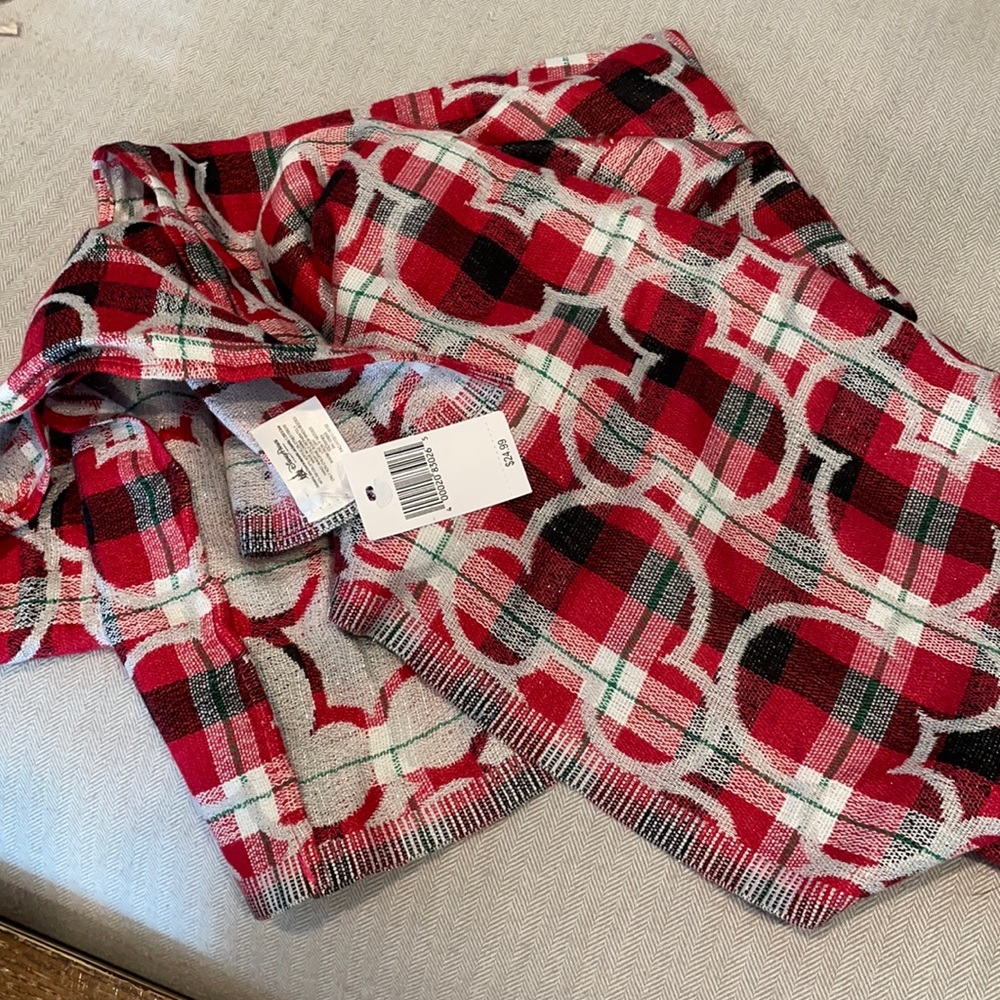 New with tags. Disney scarf